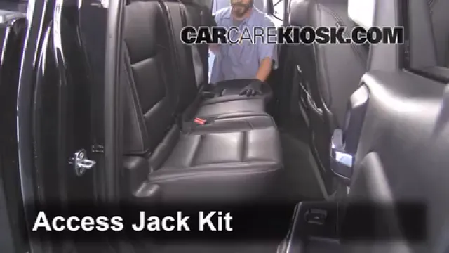 2015 GMC Sierra 2500 HD 6.0L V8 FlexFuel Extended Cab Pickup Levantar auto Usar el gato para levantar el auto